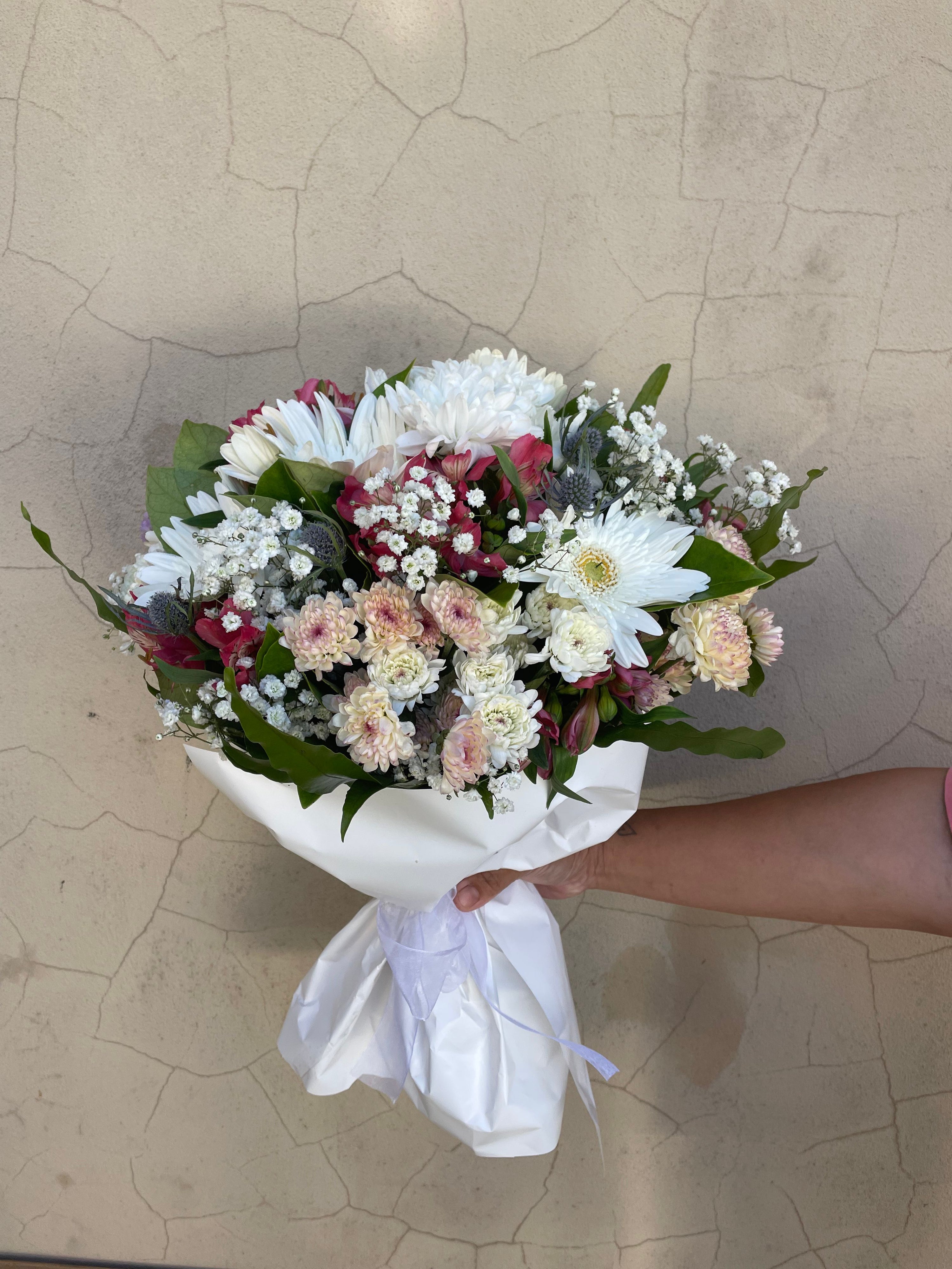 Denji Bouquet – real-life recreation of the anime bouquet from Chainsaw Man with soft pink wrapping and fresh flowers.