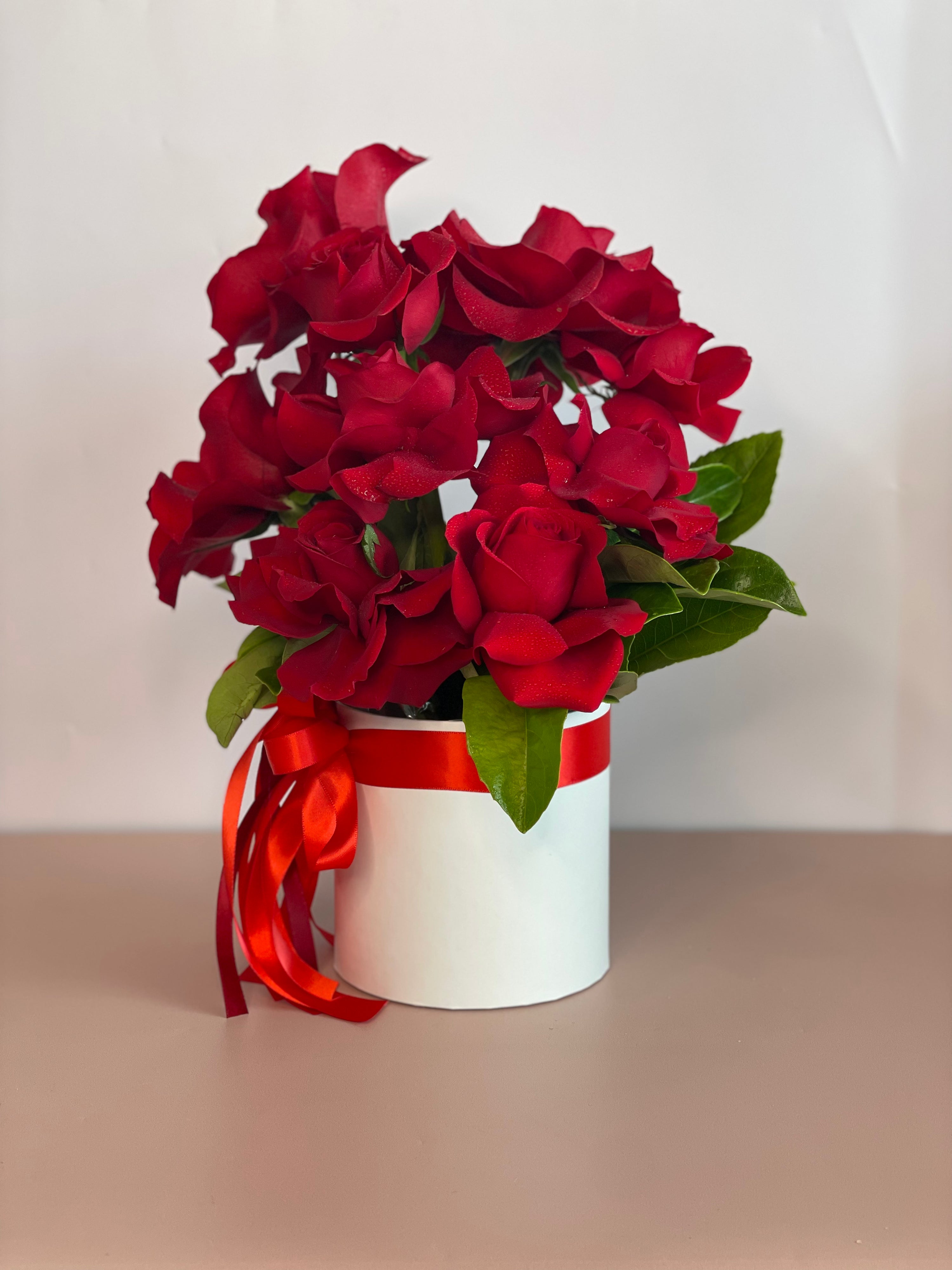 VENUS flower box featuring six premium Ecuadorian roses in a white keepsake box.