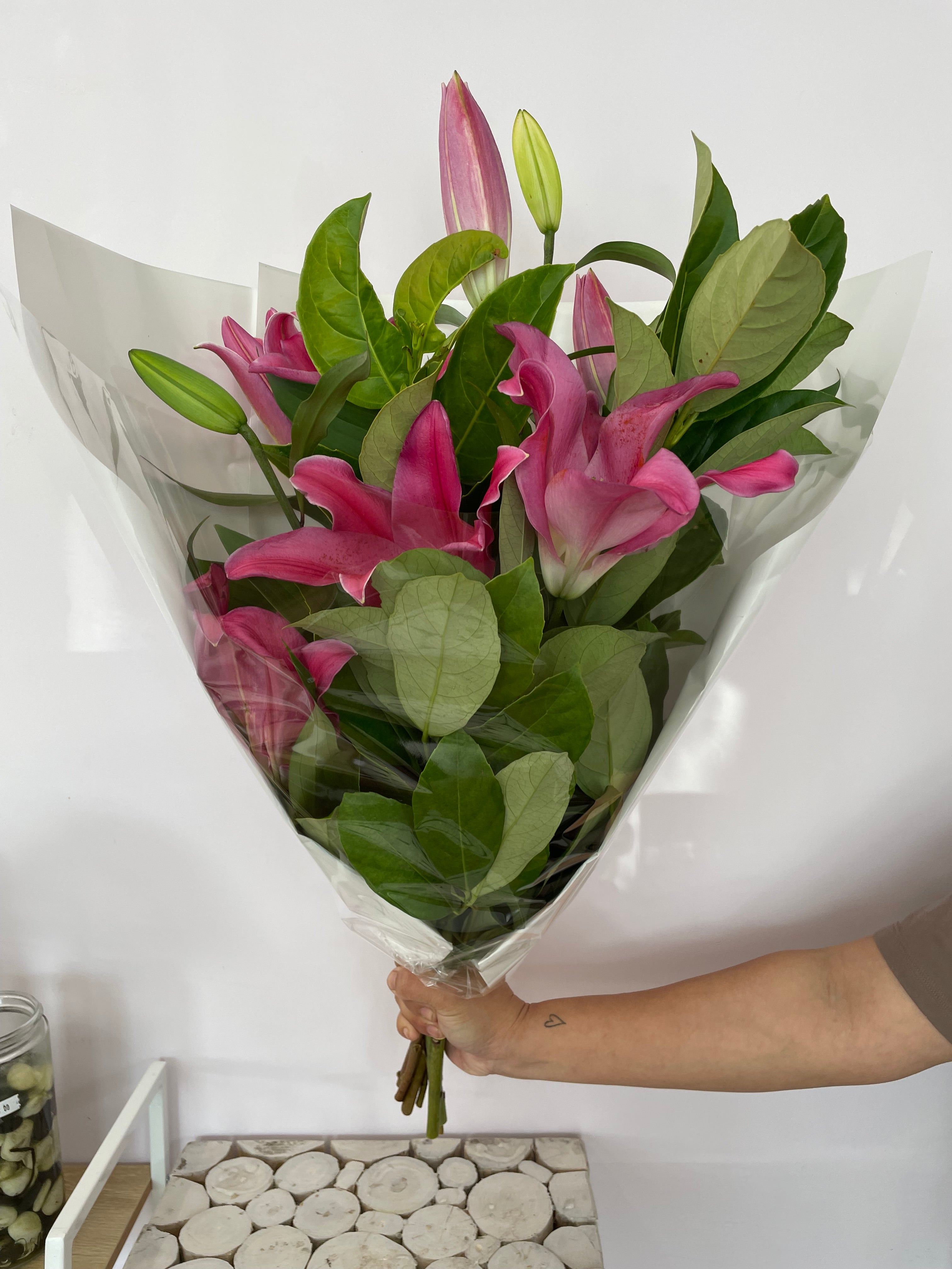 Flower delivery perth - lilies - fresh flowers