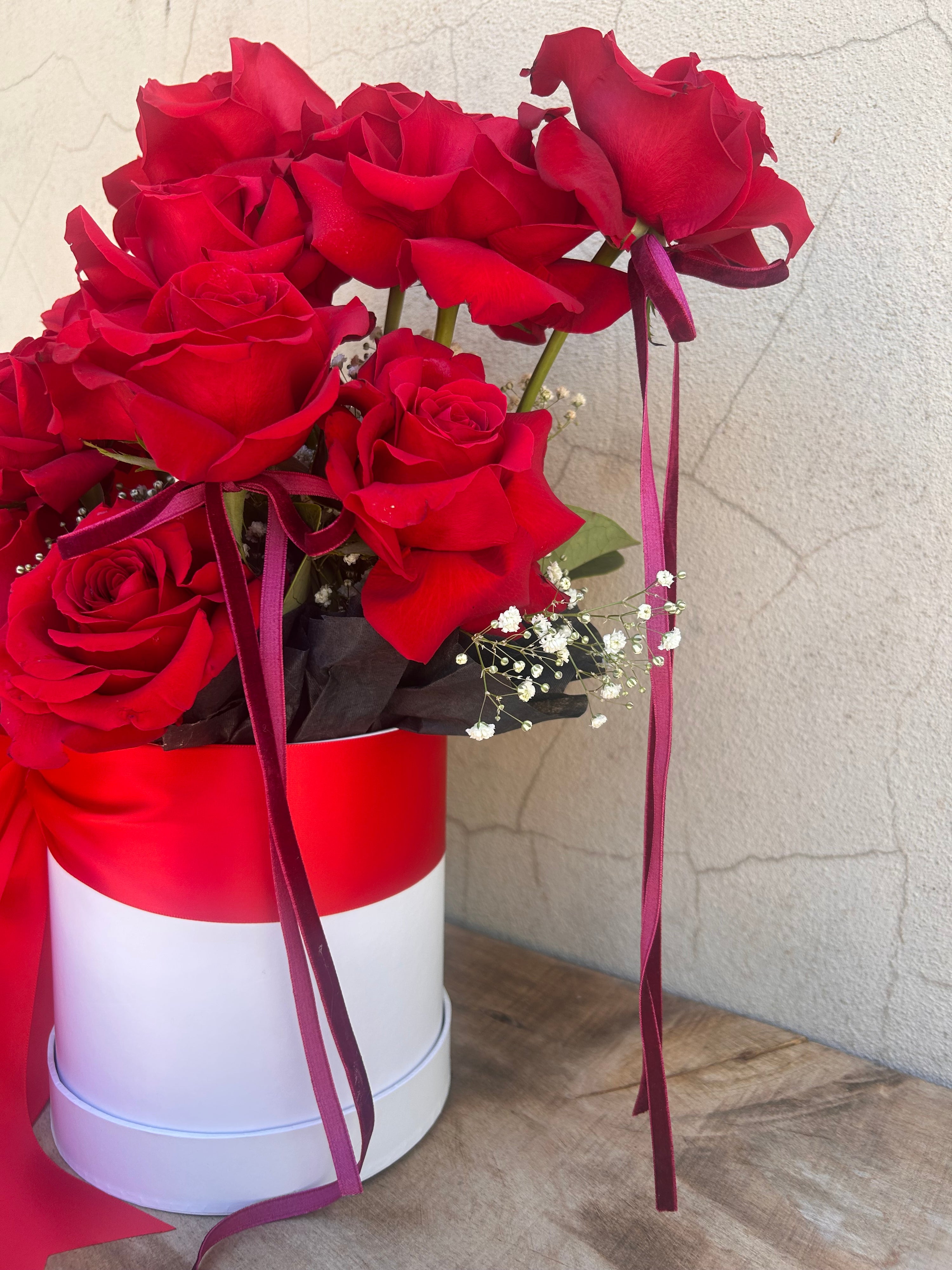 Keepsake flower box and satin ribbon detail on VALENTINA Valentine’s rose arrangement
